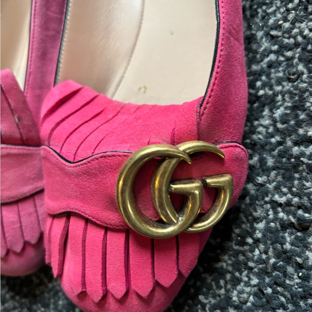 Gucci Fuchsia Loafers with Gold Detail - Picture 6 of 6